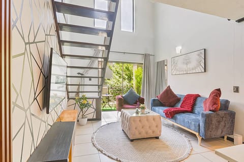 Apartment, 1 Bedroom, Patio | Living room