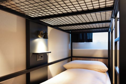 Hypo-allergenic bedding, in-room safe, blackout drapes, free WiFi