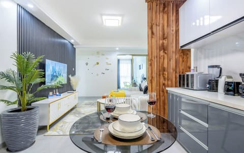 Deluxe Apartment, City View | Interior