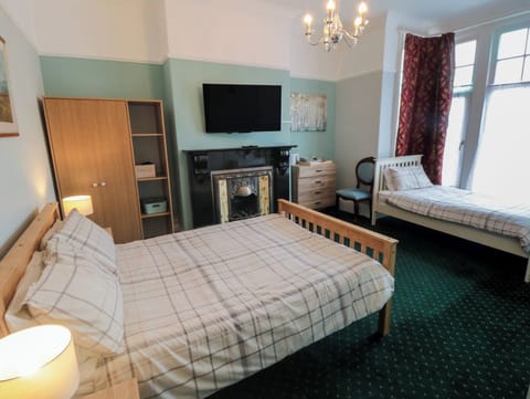 8 bedrooms, WiFi (free), individually decorated, individually furnished
