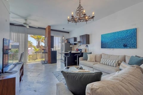 Apartment, 1 King Bed, Garden View (Cabo Hideaway) | Living area