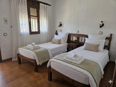 Comfort Double or Twin Room, City View | Desk, laptop workspace, WiFi (free)