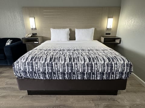 King Suite with Love Sofa | 1 bedroom, pillowtop beds, desk, blackout drapes