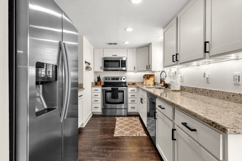 House, 4 Bedrooms | Private kitchen | Coffee/tea maker, fridge, oven, toaster