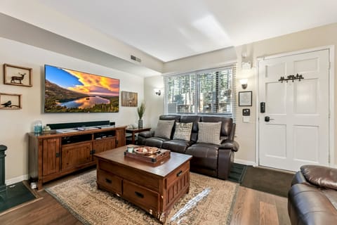 Condo, 2 Bedrooms | Living area