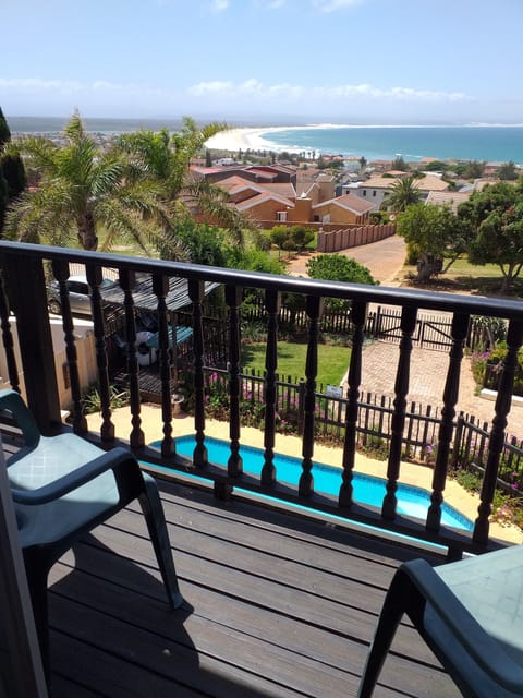 Comfort Apartment, Beach View | Property grounds