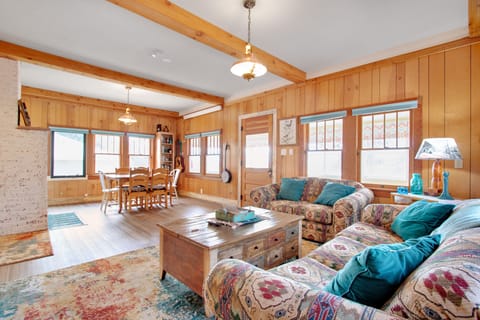 Cabin, Multiple Beds, Mountain View (Deer Mountain Lodge North) | Living area