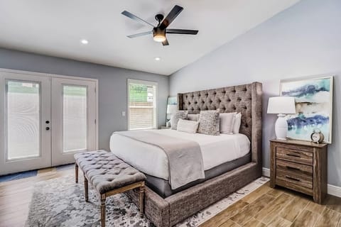 House, Multiple Beds, Pool View (Downtown Charmer) | 4 bedrooms, individually decorated, individually furnished, bed sheets