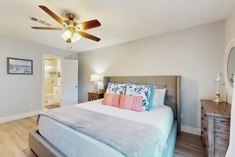 Condo, Multiple Beds, Pool View (Sundowner) | 2 bedrooms, individually decorated, individually furnished, bed sheets