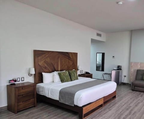 Deluxe Studio Suite, Non Smoking, Housekeeping | In-room safe, desk, iron/ironing board, free WiFi