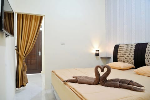 Superior Double Room, Courtyard View | Desk, WiFi (free)
