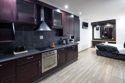 Deluxe Double Room, Garden View | Private kitchen | Full-size fridge, microwave, stovetop, cookware/dishes/utensils