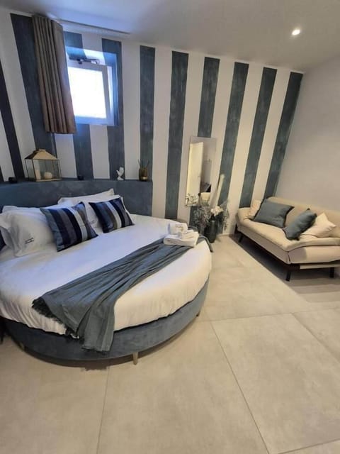 Triple Room | In-room safe, WiFi (free)