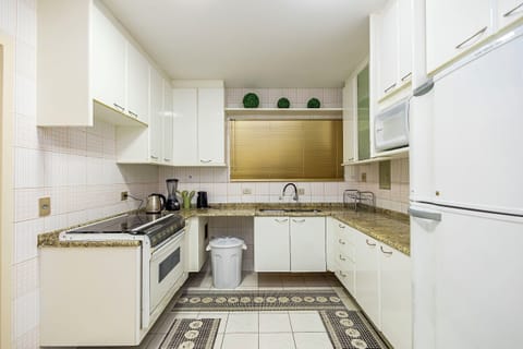 Fridge, microwave, stovetop, cookware/dishes/utensils