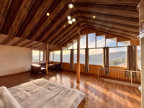 Panoramic Room, Balcony, Valley View | Egyptian cotton sheets, premium bedding, desk, WiFi (free)