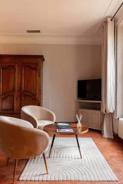 Double Room (Privilege) | Living area | TV