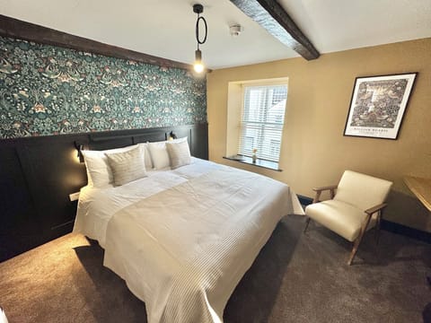 Deluxe Double Room | Desk, free WiFi, bed sheets