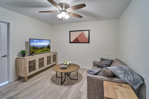 Condo, 1 Queen Bed with Sofa bed (The Ruby 102) | Living area