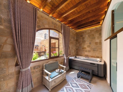 Souleiman Luxury Suite with In-Room Hot Tub ground floor | In-room safe, WiFi (free)