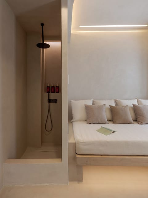 Suite, City View | In-room safe, WiFi (free)