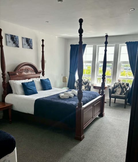 Family Twin Room, City View | Desk, blackout drapes, iron/ironing board (on request), WiFi (free)