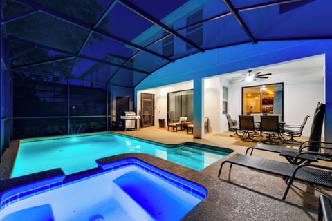 House (6 Bedrooms) | Interior