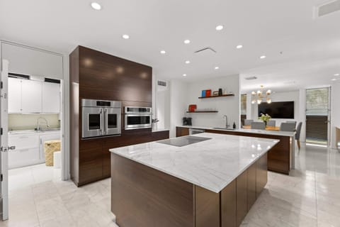 House | 5 bedrooms, high-speed internet