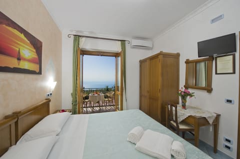 Standard Double or Twin Room | Desk, soundproofing, cribs/infant beds, free WiFi