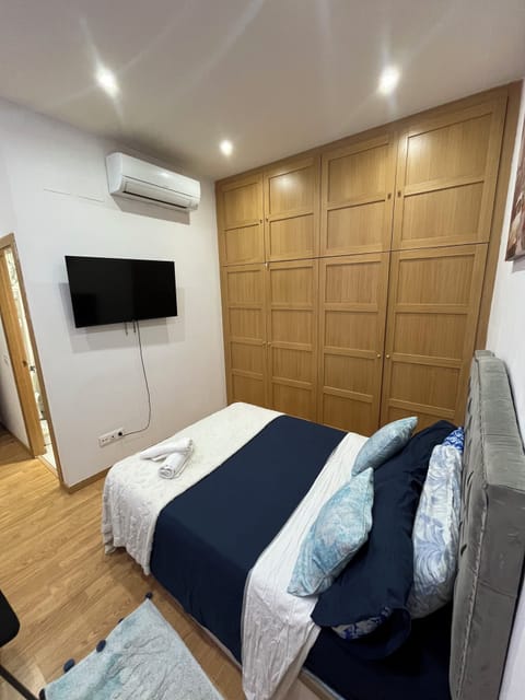 Comfort Room, 1 Queen Bed, Private Bathroom | WiFi (free), bed sheets