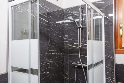 Superior Quadruple Room, Mountain View | Bathroom | Shower, rainfall showerhead, free toiletries, hair dryer