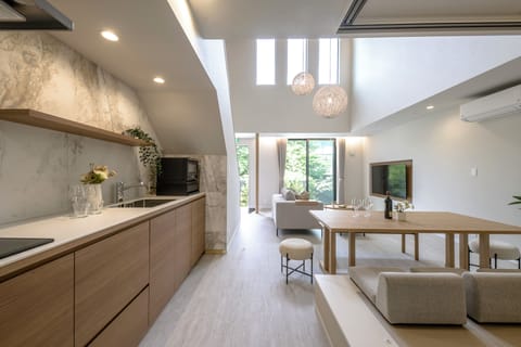 Deluxe Villa | Private kitchen | Microwave, stovetop, rice cooker, cookware/dishes/utensils