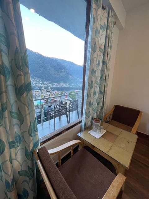 Deluxe Room, Mountain View | Interior