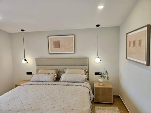 4 bedrooms, iron/ironing board, WiFi (free), bed sheets