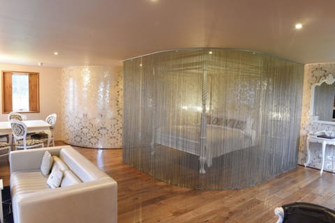 Superior Room | In-room safe, individually decorated, individually furnished, desk