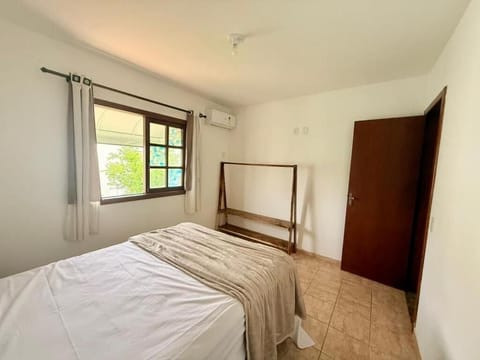 Desk, laptop workspace, WiFi (free)