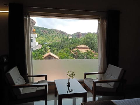 Desk, laptop workspace, free WiFi, bed sheets