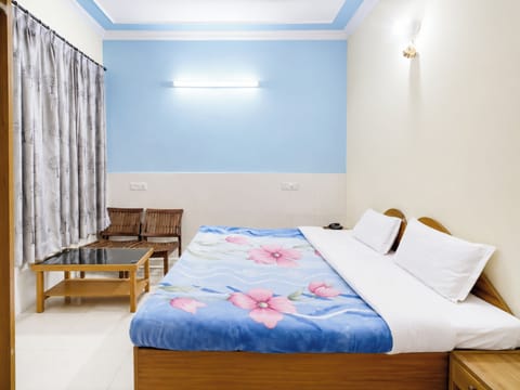 Hypo-allergenic bedding, desk, soundproofing, free WiFi