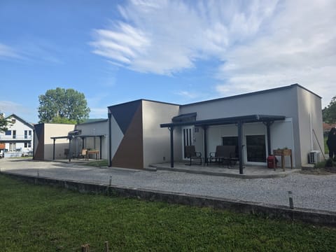 House (Holiday Home with Terrace) | Exterior