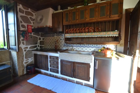 Apartment, 2 Bedrooms | Private kitchen