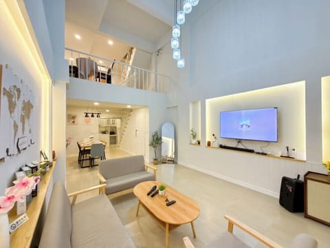 House, 2 Bedrooms | Living area | 32-inch flat-screen TV with cable channels