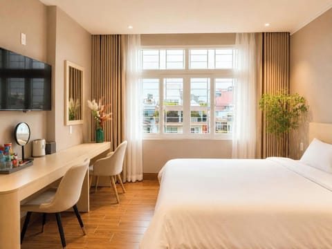Deluxe Double Room | Hypo-allergenic bedding available, WiFi (free), bed sheets