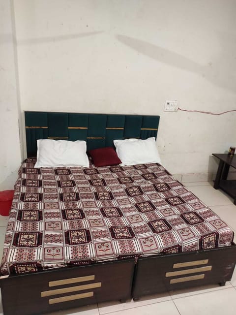 Deluxe Room | Rollaway beds (surcharge), bed sheets