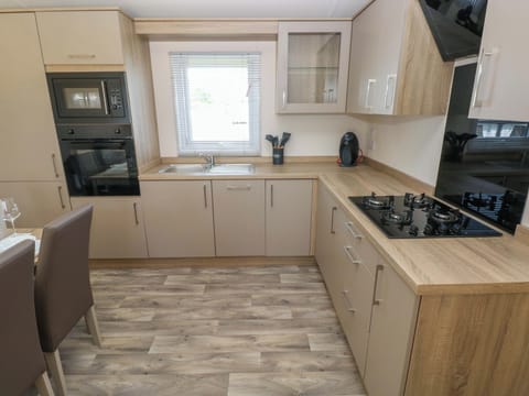 Dishwasher, cookware/dishes/utensils