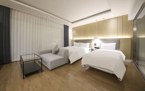 Twin Room | In-room safe, blackout drapes, soundproofing, WiFi (free)