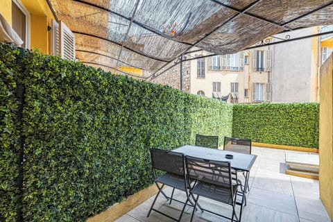 Apartment | Outdoor dining