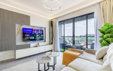 Apartment, 1 Bedroom, Smoking, Patio | Living room