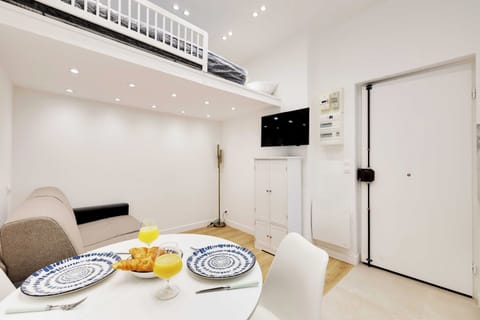 Apartment | Dining