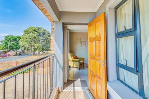 Apartment, 2 Bedrooms, Patio | Property grounds