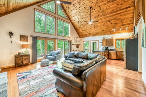 House, Multiple Beds (Woodhaven Hideaway) | Living area