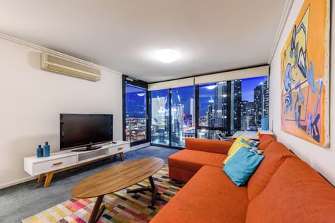 Comfort Apartment, Balcony, City View | Living area